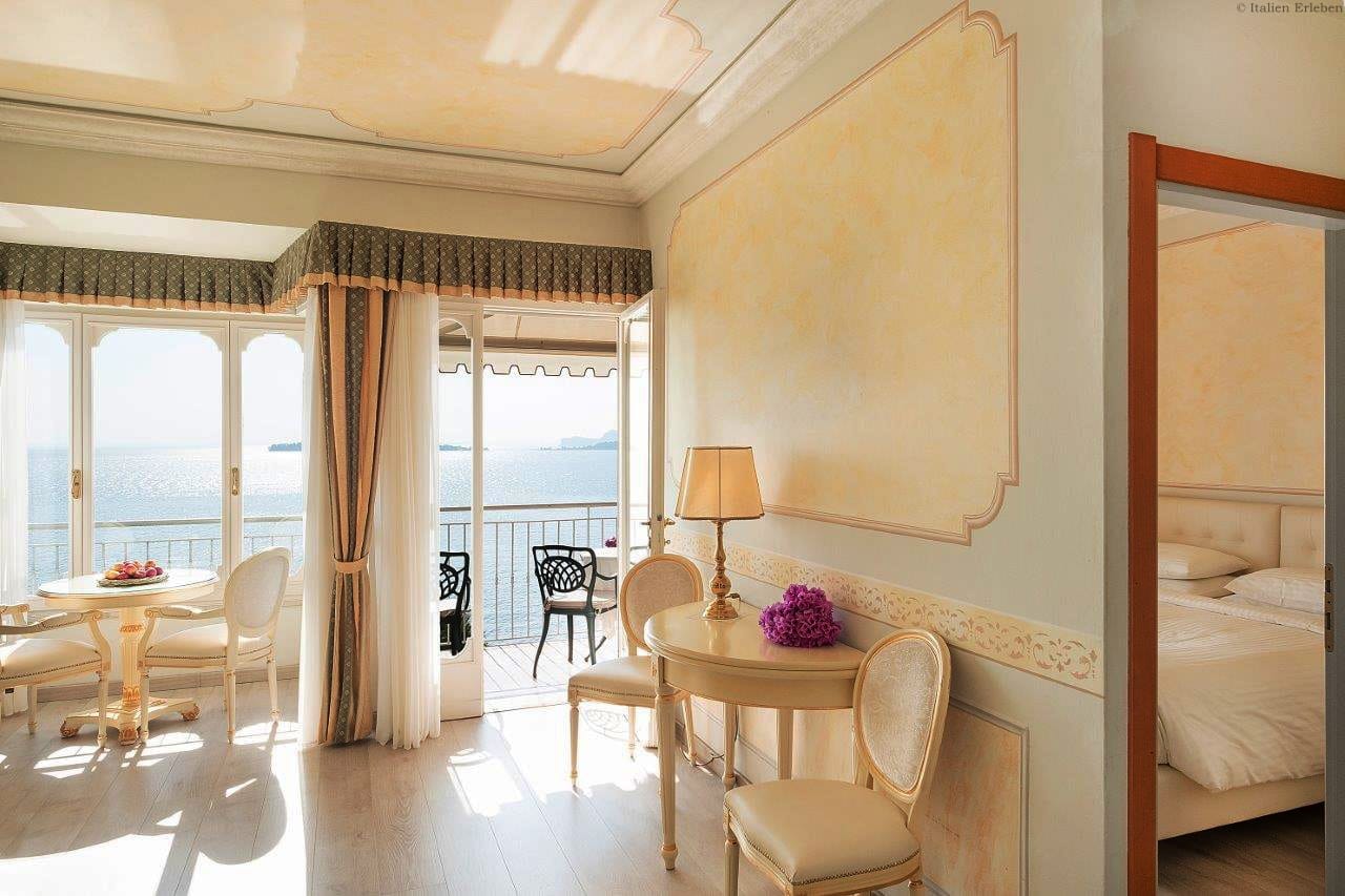 Lombardei Gardasee Hotel Villa Florida Gardone Terrasse See Blick ZImmer Suite Balkon