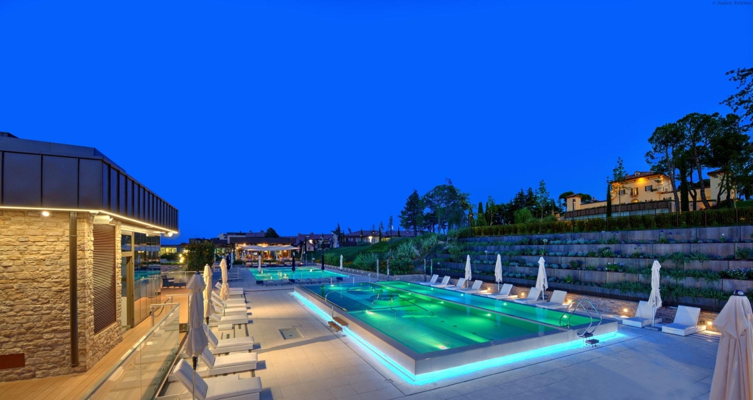 Emilia Romagna Palazzo Varignana Resort Spa Erholung Wellness Landschaft Genuss Pool außen