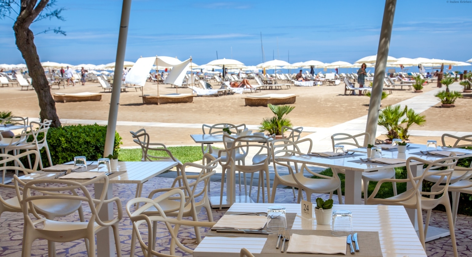 Emilia Romagna Grand Hotel Rimini Meer Obere Adria Strand Sand Stadt Restaurant außen