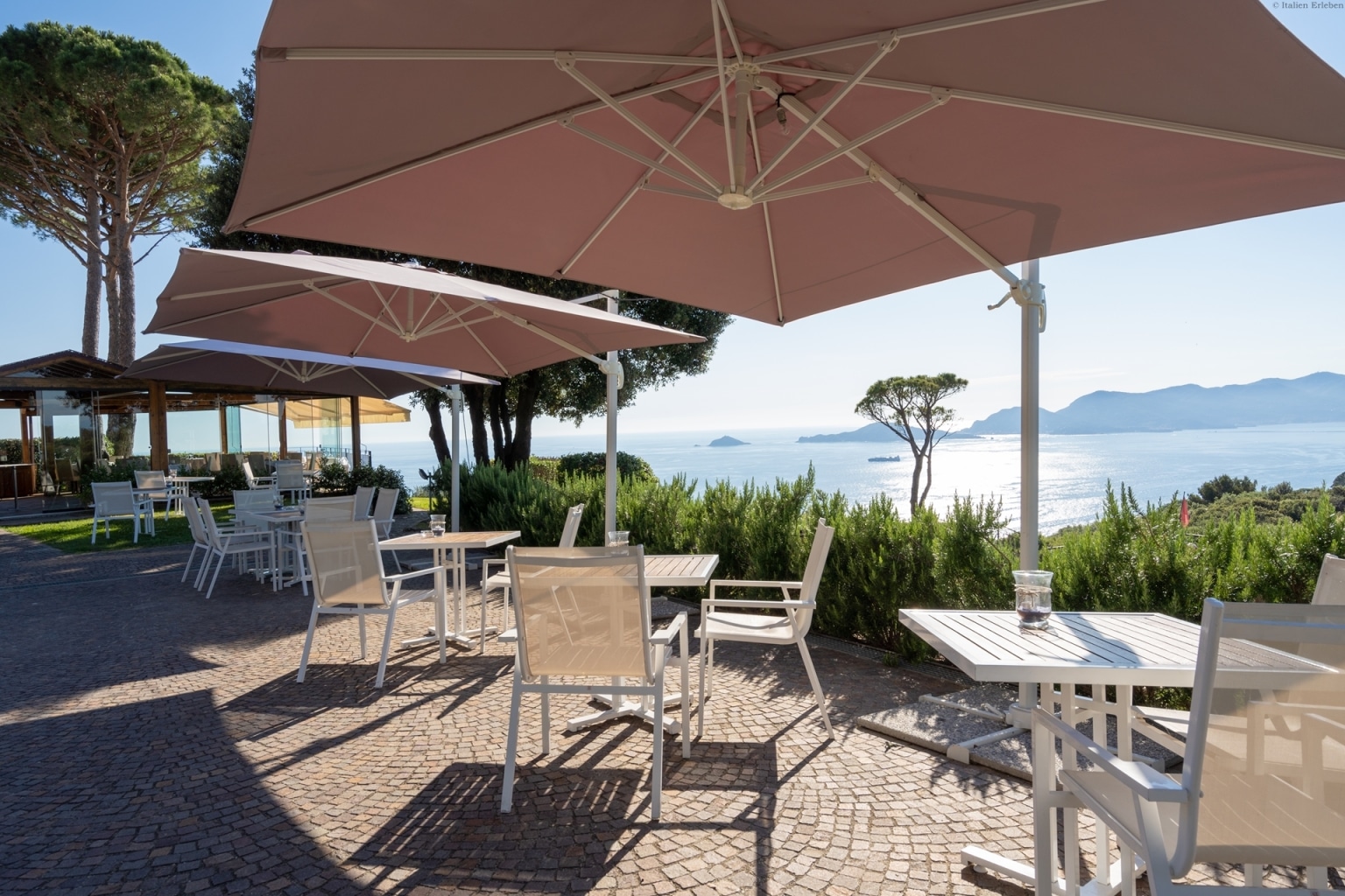 Ligurien Montemarcello La Spezia Hotel Golfo dei Pieti Relais Spa Küste Meer Panorama Meerblick Bar Terrasse