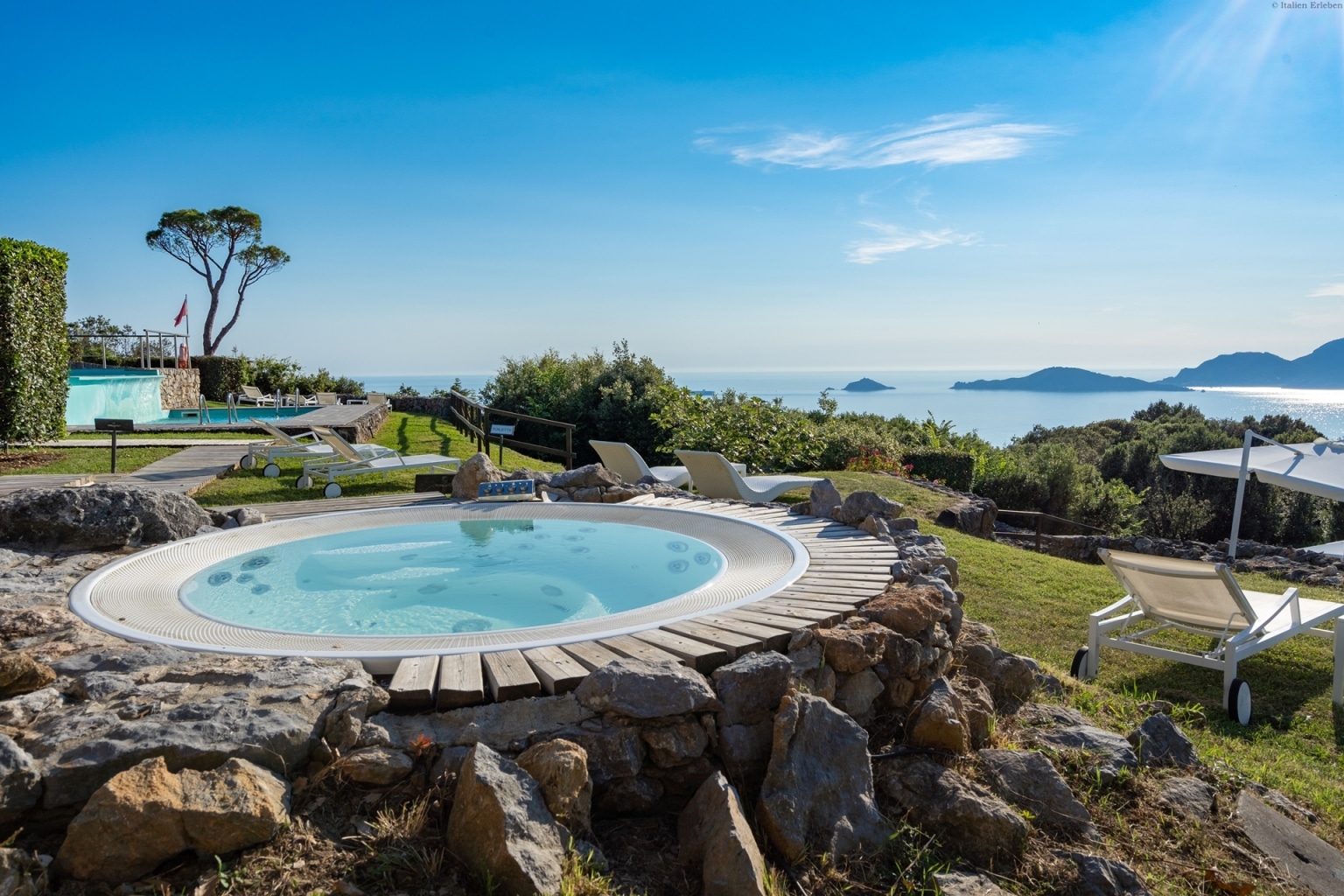 Ligurien Montemarcello La Spezia Hotel Golfo dei Pieti Relais Spa Küste Meer Panorama Meerblick Wellness Pool