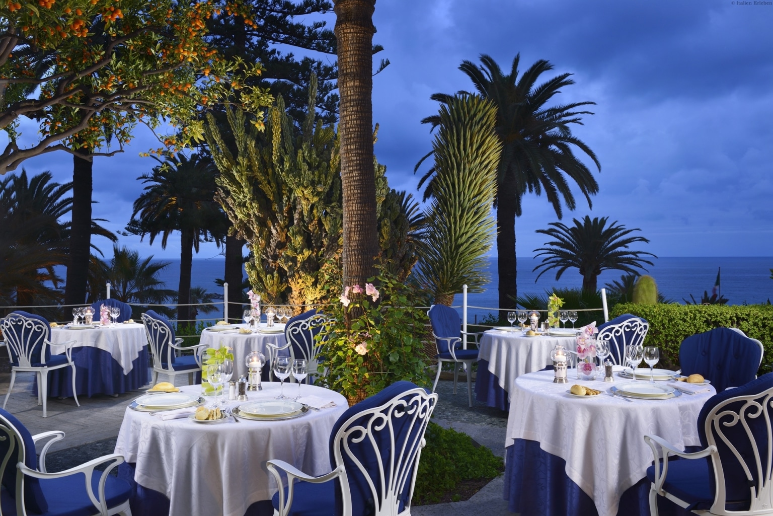 Ligurien Sanremo Hotel Royal Meer Riviera Blick Panorama Abend Restaurant
