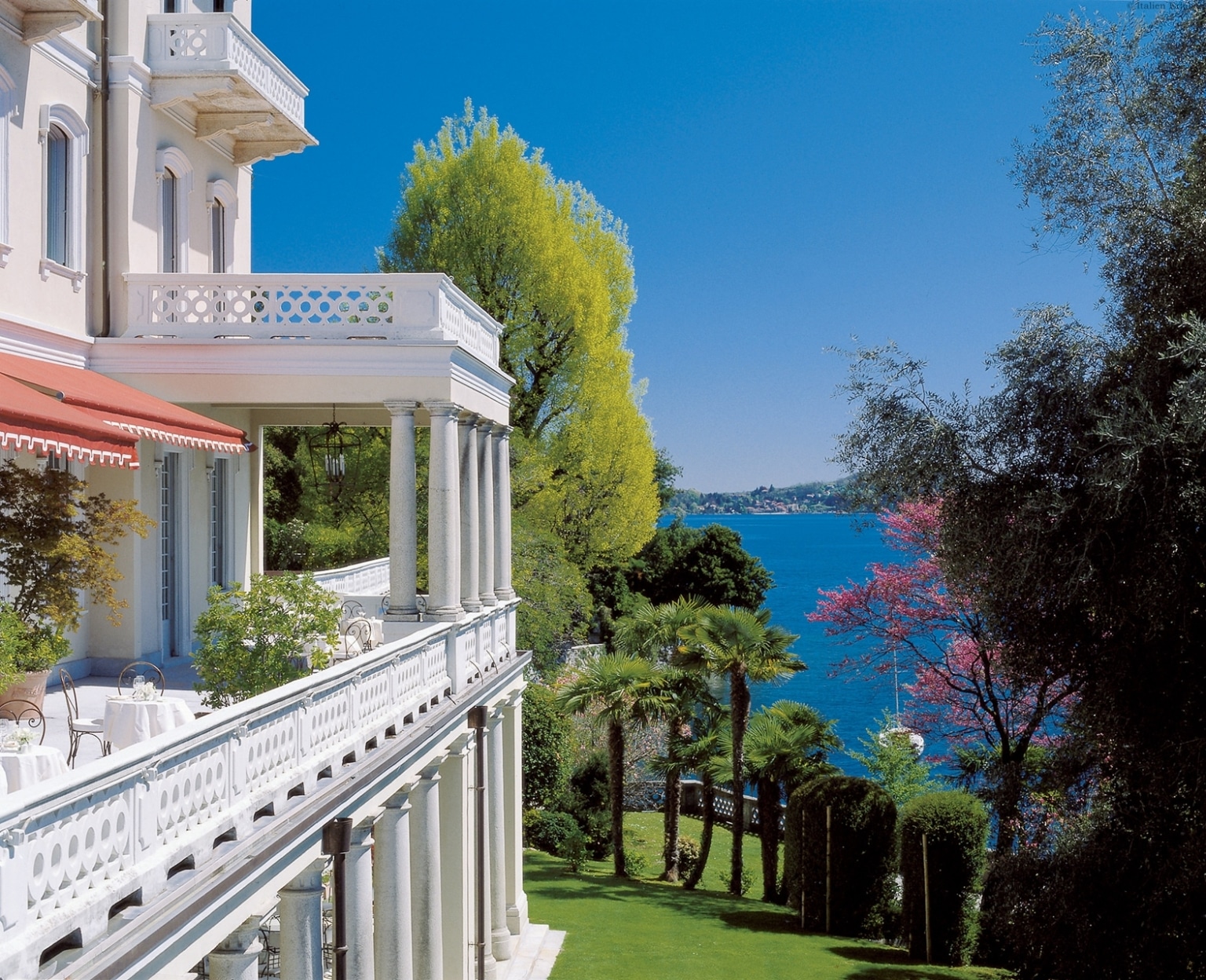 Piemont Grand Hotel Majestic Verbania Lago Magiore See Garten Seeblick Seezugang Panorama