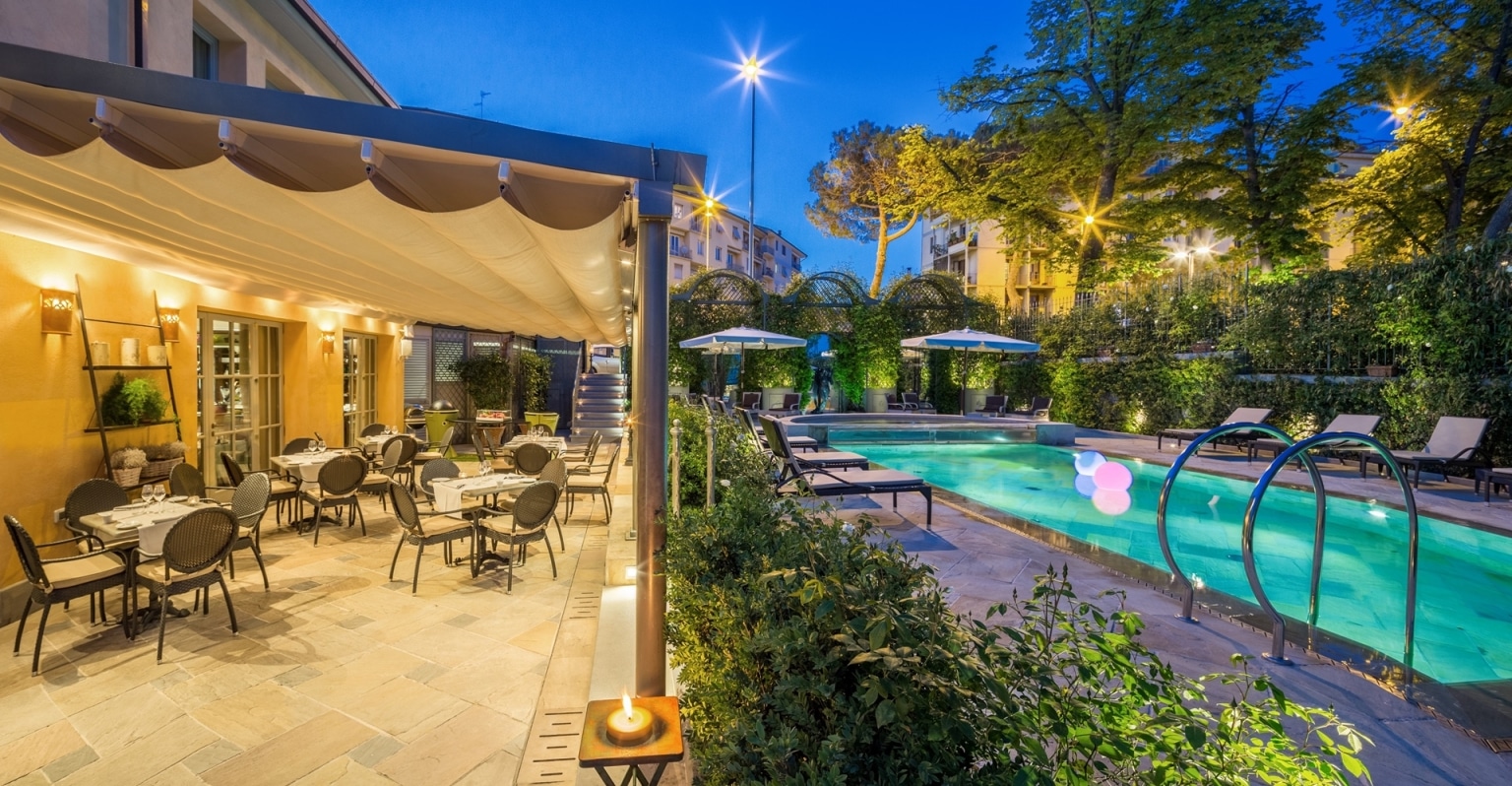 Toskana Florenz Hotel Ville sull'Arno direkt Arno Fluss nahe Altstadt historisch Stadtrand gut erreichbar Terrasse Pool Restaurant