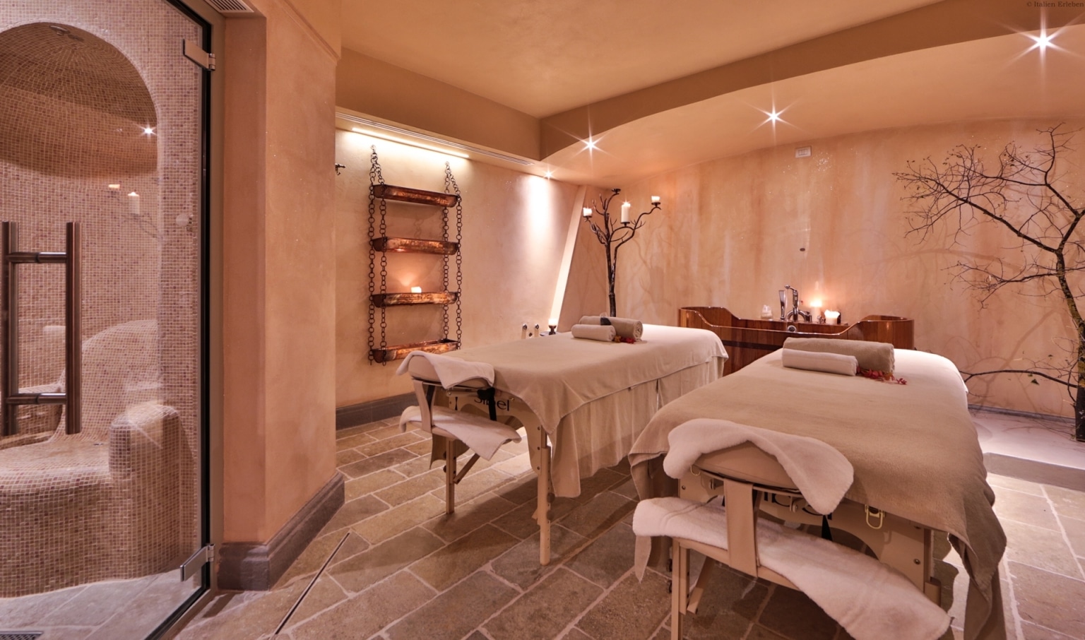 Toskana Florenz Hotel Ville sull'Arno direkt Arno Fluss nahe Altstadt historisch Stadtrand gut erreichbar Wellness Massage