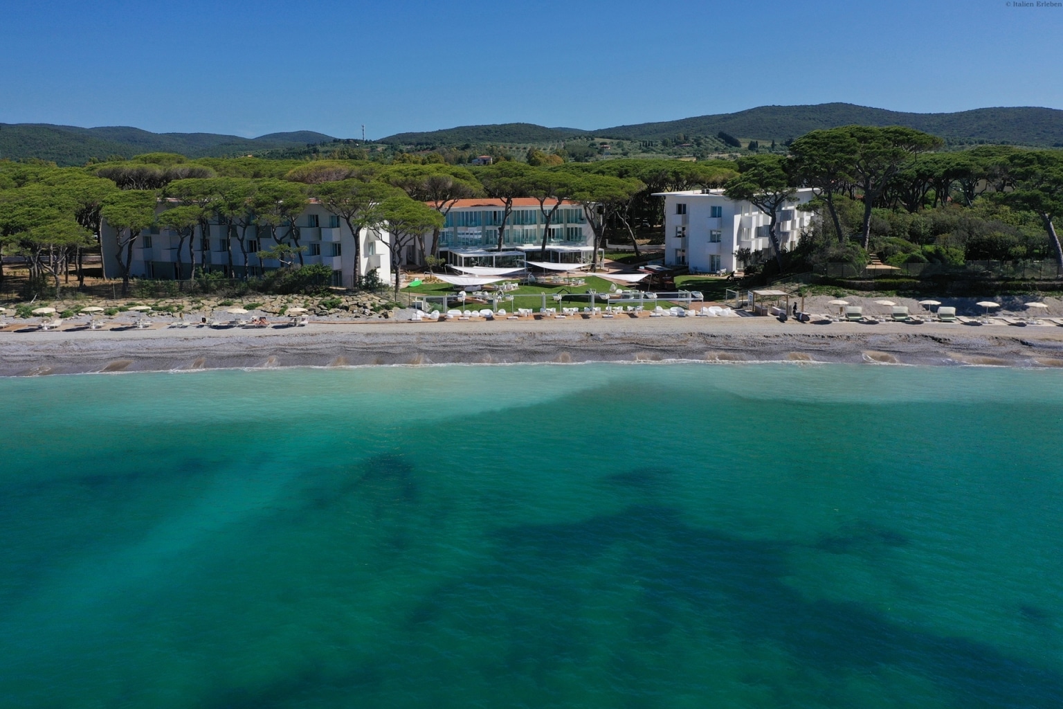 Toskana Hotel The Sense Experience Resort Follonica Maremma direkt Meer Pinien Strand Sand Pool