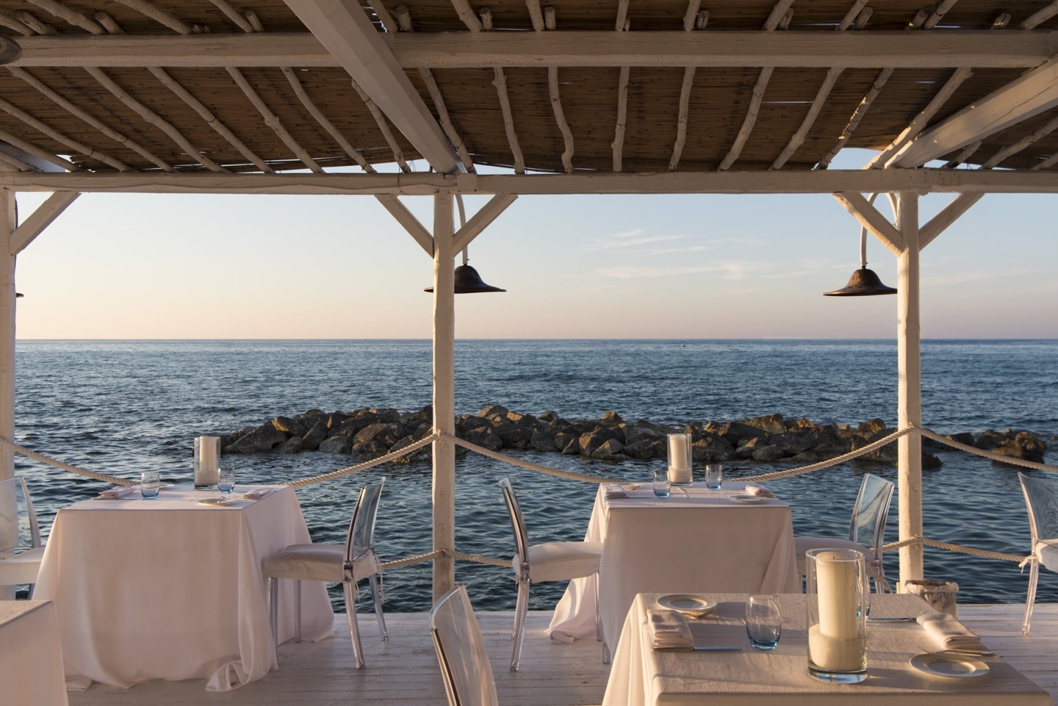Apulien Salento Hotel La Peschiera Monopoli direkt Meer Strand Pool Terrasse Restaurant
