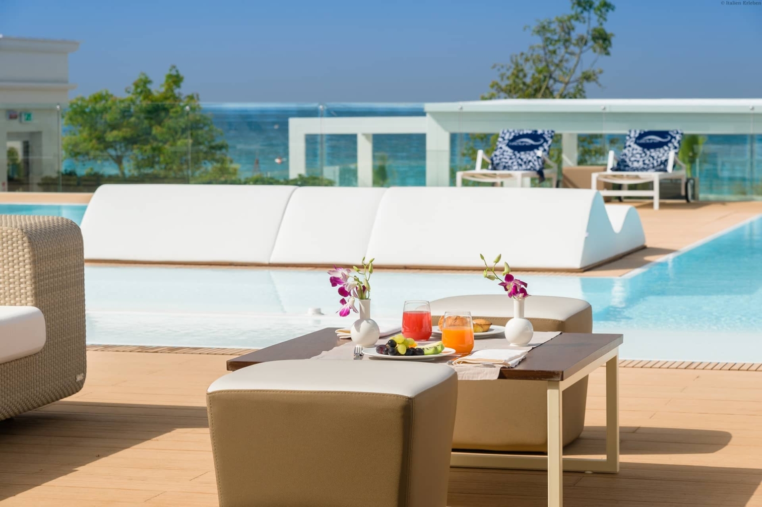 Apulien Le Dune Suite Hotel Porto Cesareo am Meer Sandstrand Pool Roof Top modern Bar Frühstück