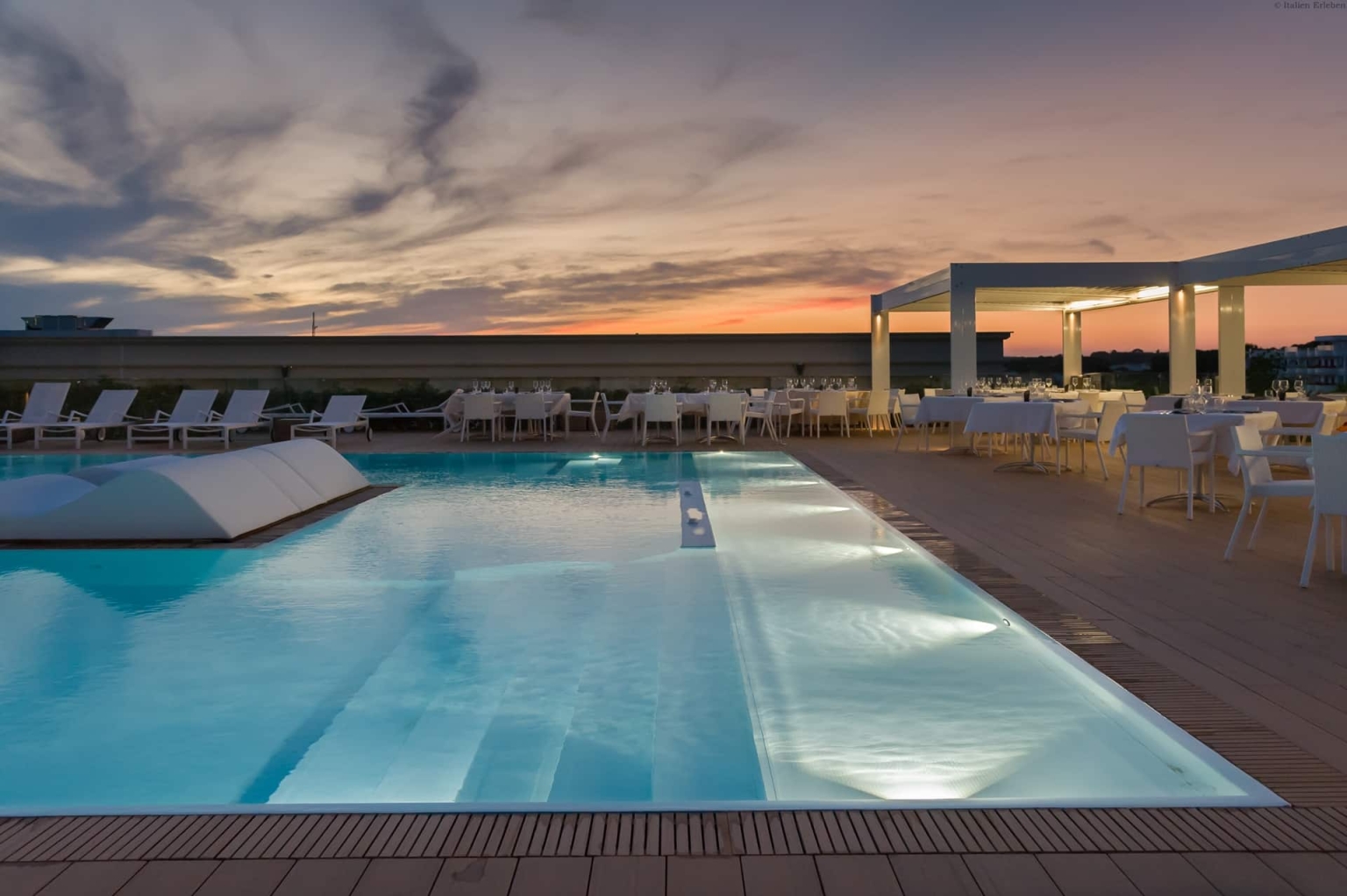 Apulien Le Dune Suite Hotel Porto Cesareo am Meer Sandstrand Pool Roof Top modern Terrasse
