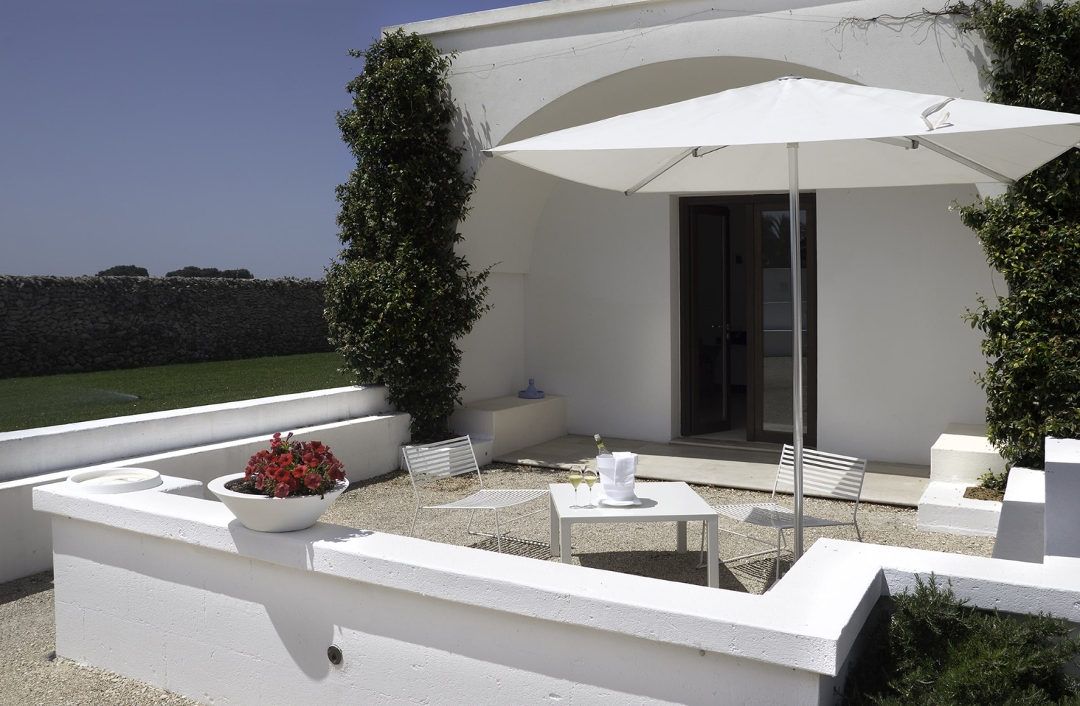 Apulien Masseria Bagnara Lizzano Landhaus typisch Pool Meernähe Zimmer Patio Terrasse