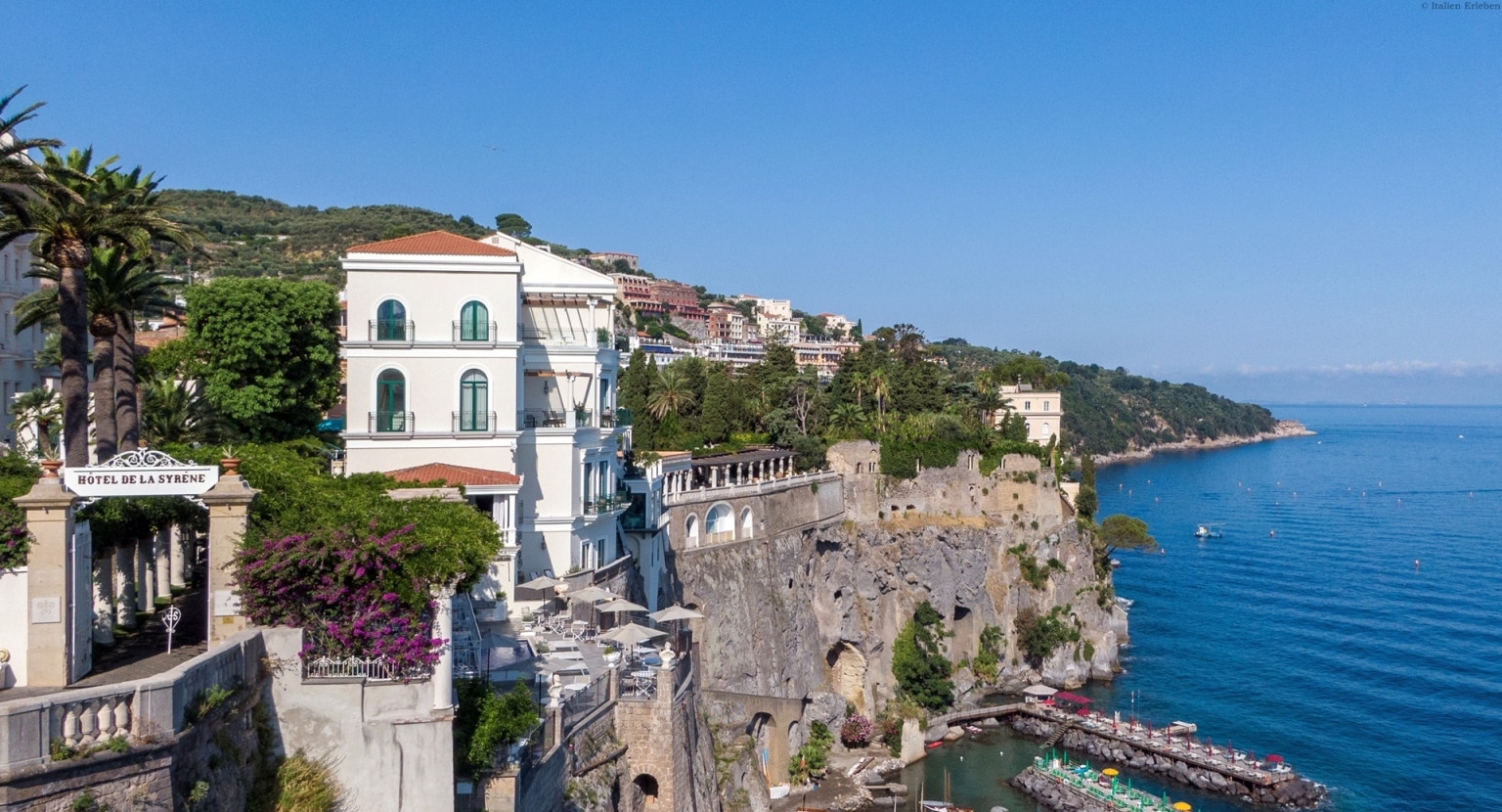 Kampanien Hotel Bellevue Syrene Sorrent Sorrentinische Küste Amalfiküste Meer Meerzugang Außenansicht