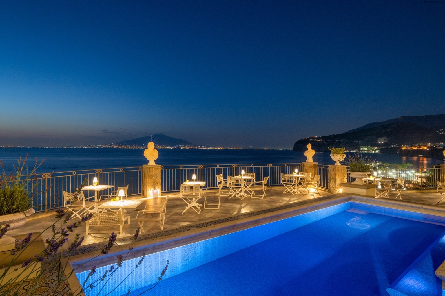 Kampanien Hotel Bellevue Syrene Sorrent Sorrentinische Küste Amalfiküste Meer Meerzugang Pool Vesuv