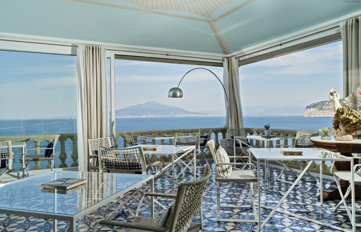 Kampanien Hotel Bellevue Syrene Sorrent Sorrentinische Küste Amalfiküste Meer Meerzugang Bar Terrasse
