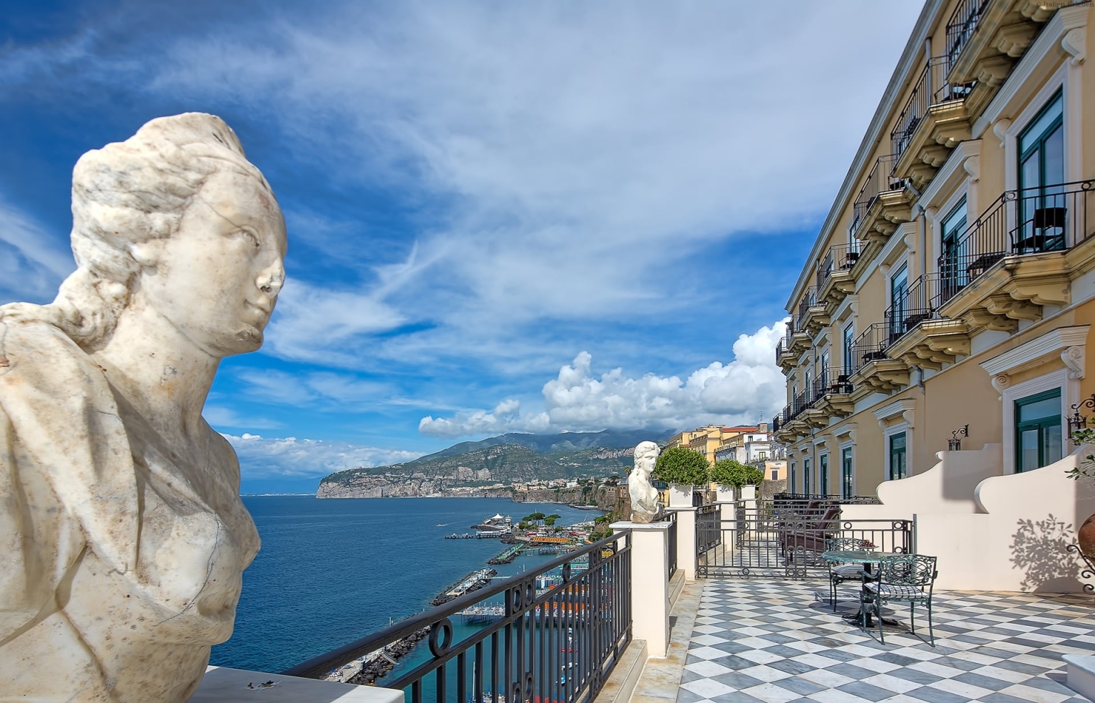 Kampanien Hotel Bellevue Syrene Sorrent Sorrentinische Küste Amalfiküste Meer Meerzugang Terrasse