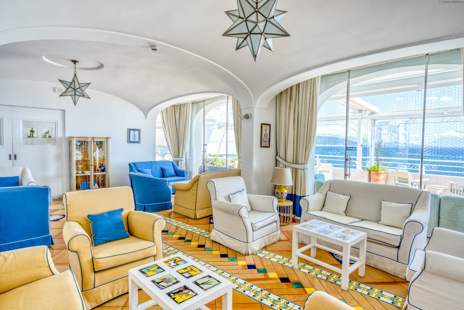 Kampanien Hotel Cetus Cetara Amalfiküste direkt am Meer Panoramalage Meerblick Lounge Hall