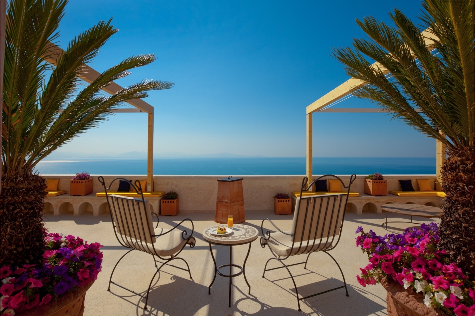 Kampanien Hotel Monastero Santa Rosa Conca dei Marini Amalfiküste Panoramalage Ausblick Pool Park Terrasse