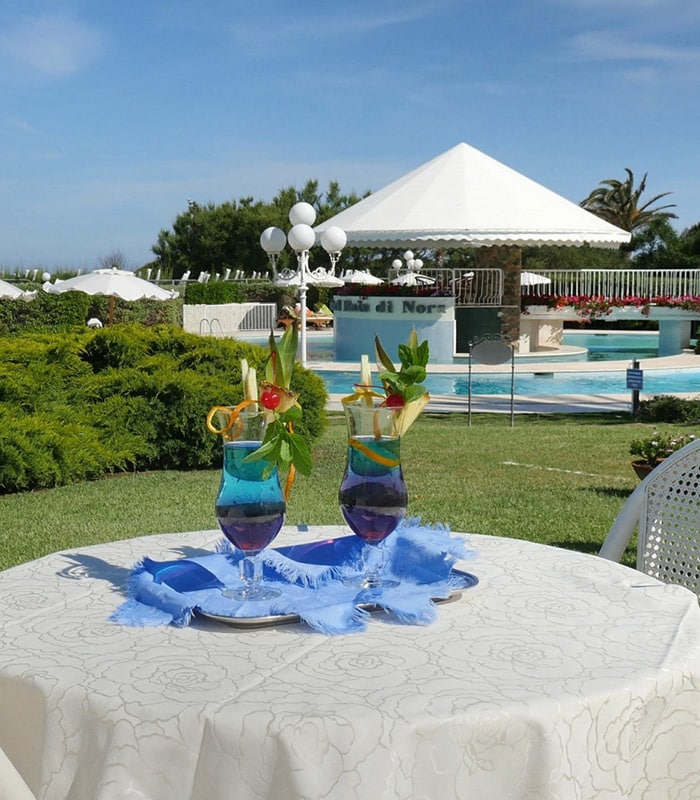 Sardinien Hotel Baia di Nora Pula Süd Küste direkt Meer Strand Sand Bucht Pool Garten Park Brunnen Bar