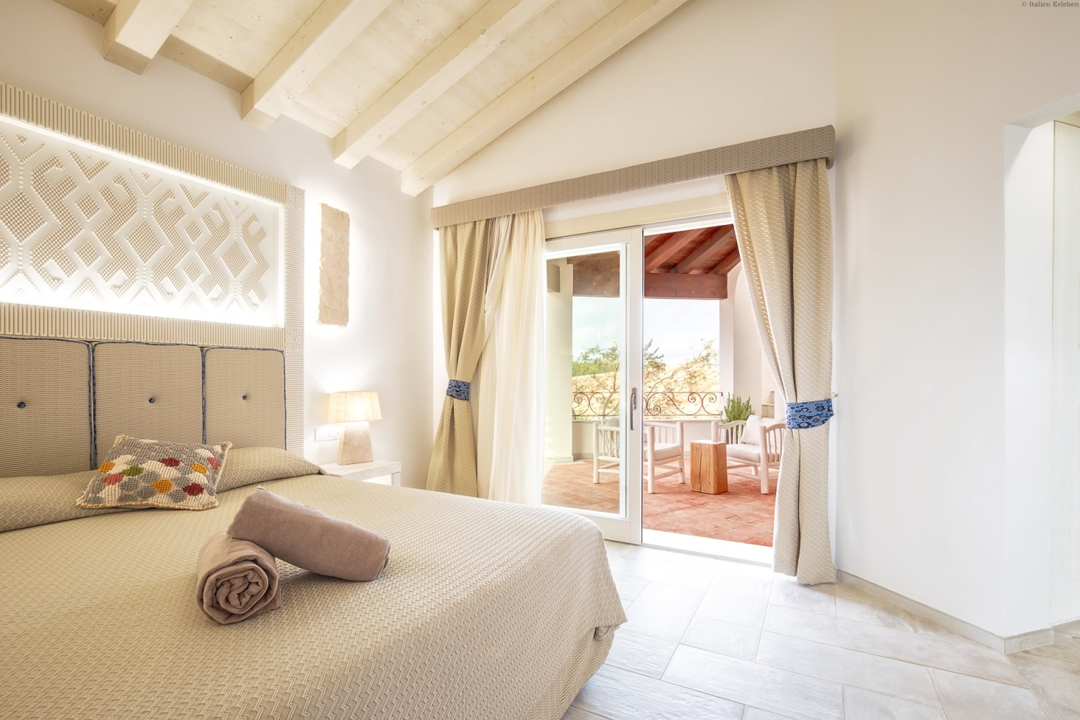 Sardinien Hotel Corte Bianca Marina di Cardedu Ostküste Strand Ruhe Garten Ogliastra Kies Pool Terrasse Zimmer