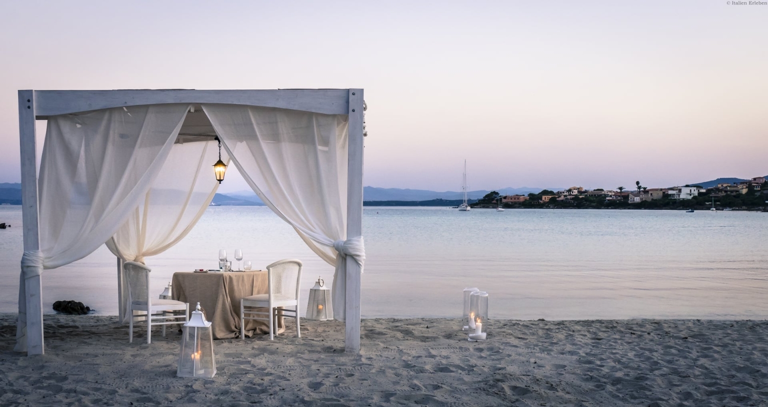 Sardinien Hotel Gabbiano Azzurro Golfo Aranci Nord Bucht direkt Meer Strand Sand familiär exklusiv Abendessen