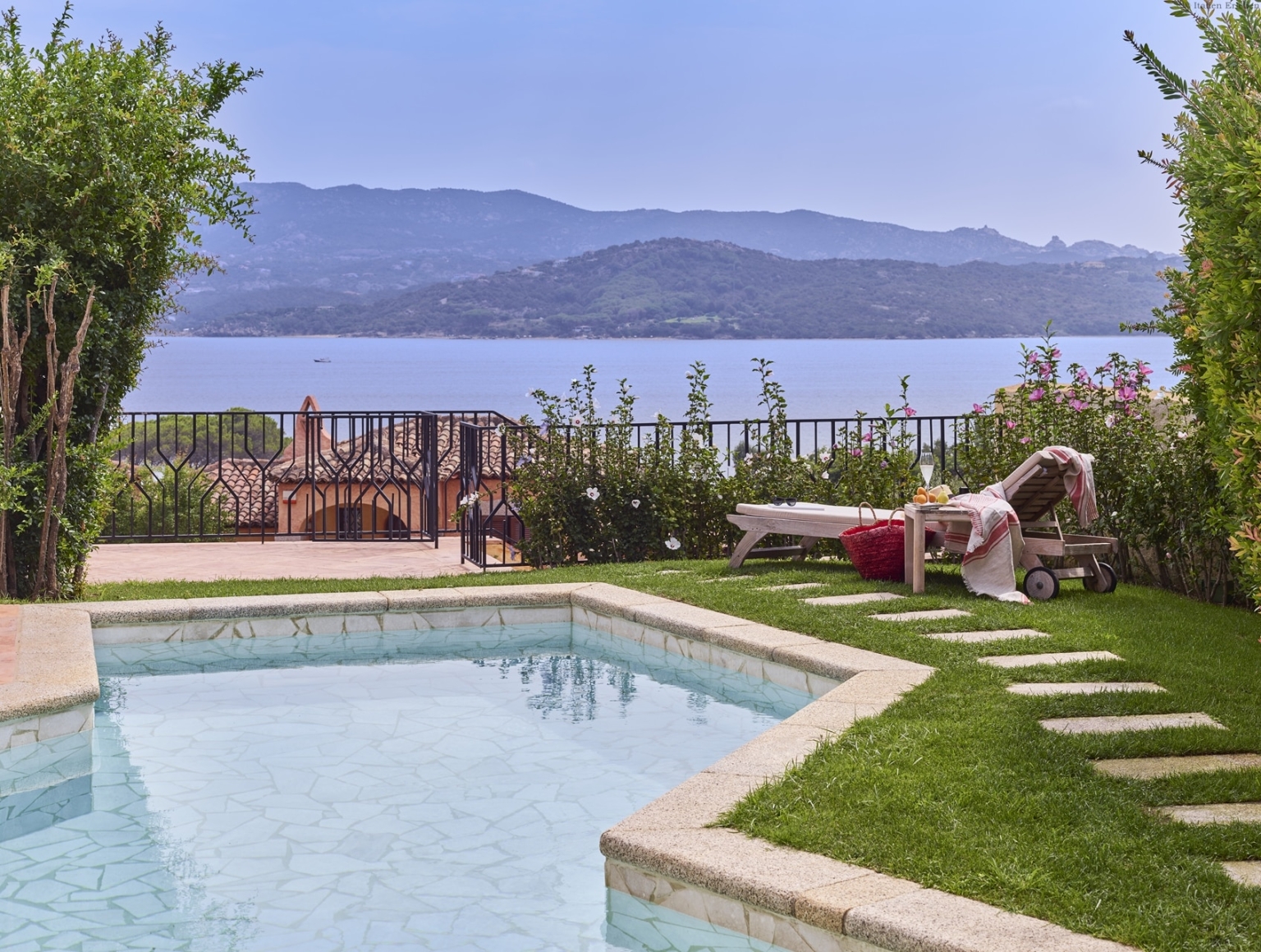 Sardinien Villa del Golfo Lifestyle Resort Cannigione Hotel Bucht Nord Meer Meerblick Panorama Suite Privatpool