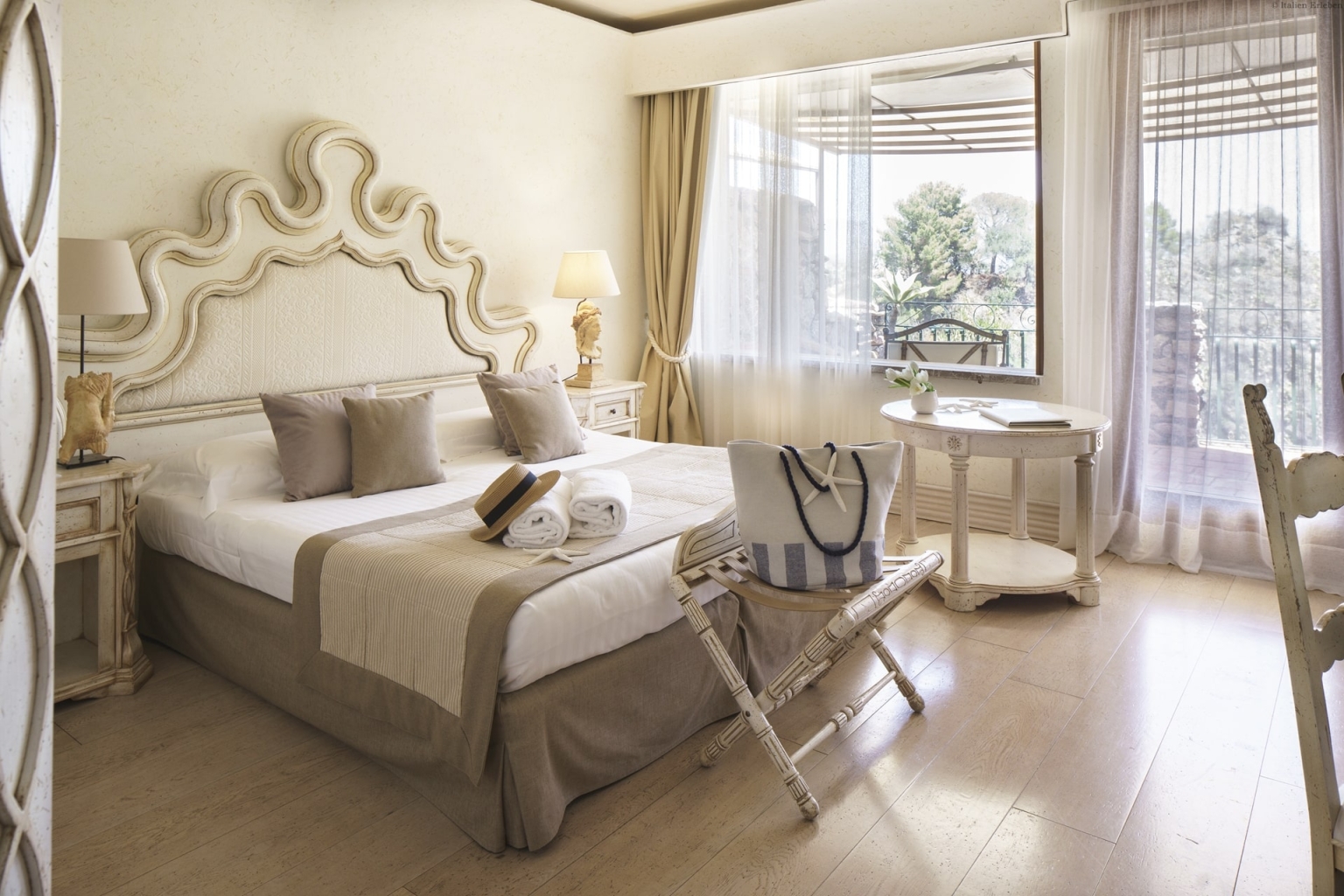 Sizilien Hotel Atlantis Bay Taormina Mare Bucht direkt Meer Swimming Pool Terrasse Zimmer