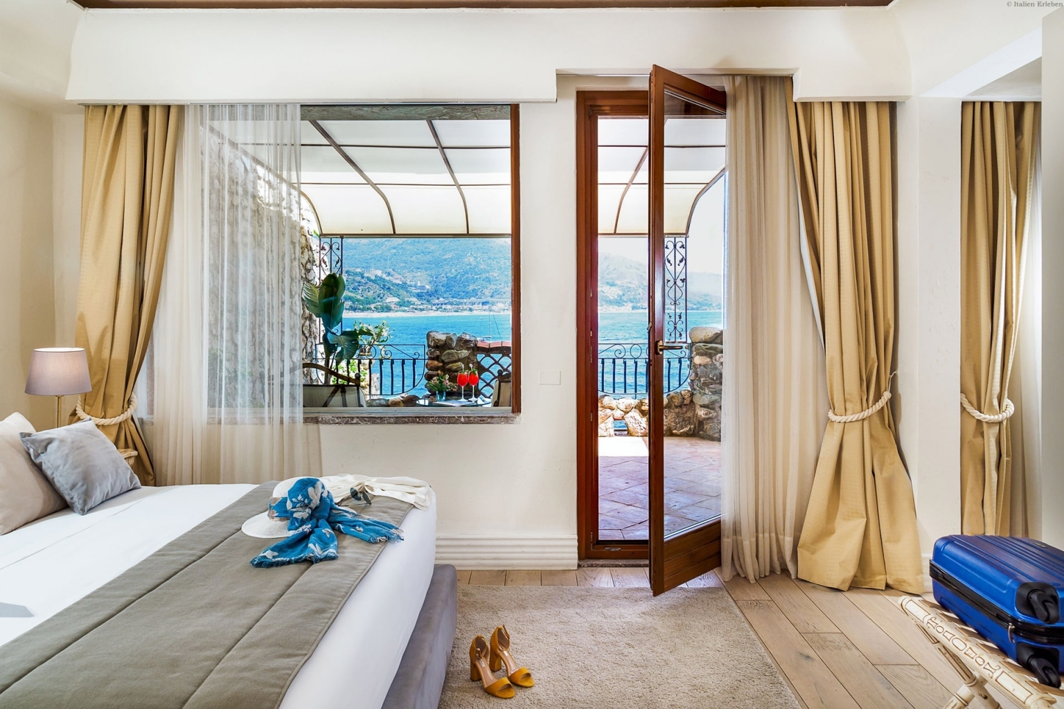 Sizilien Hotel Atlantis Bay Taormina Mare Bucht direkt Meer Swimming Pool Terrasse Zimmer Meerblick
