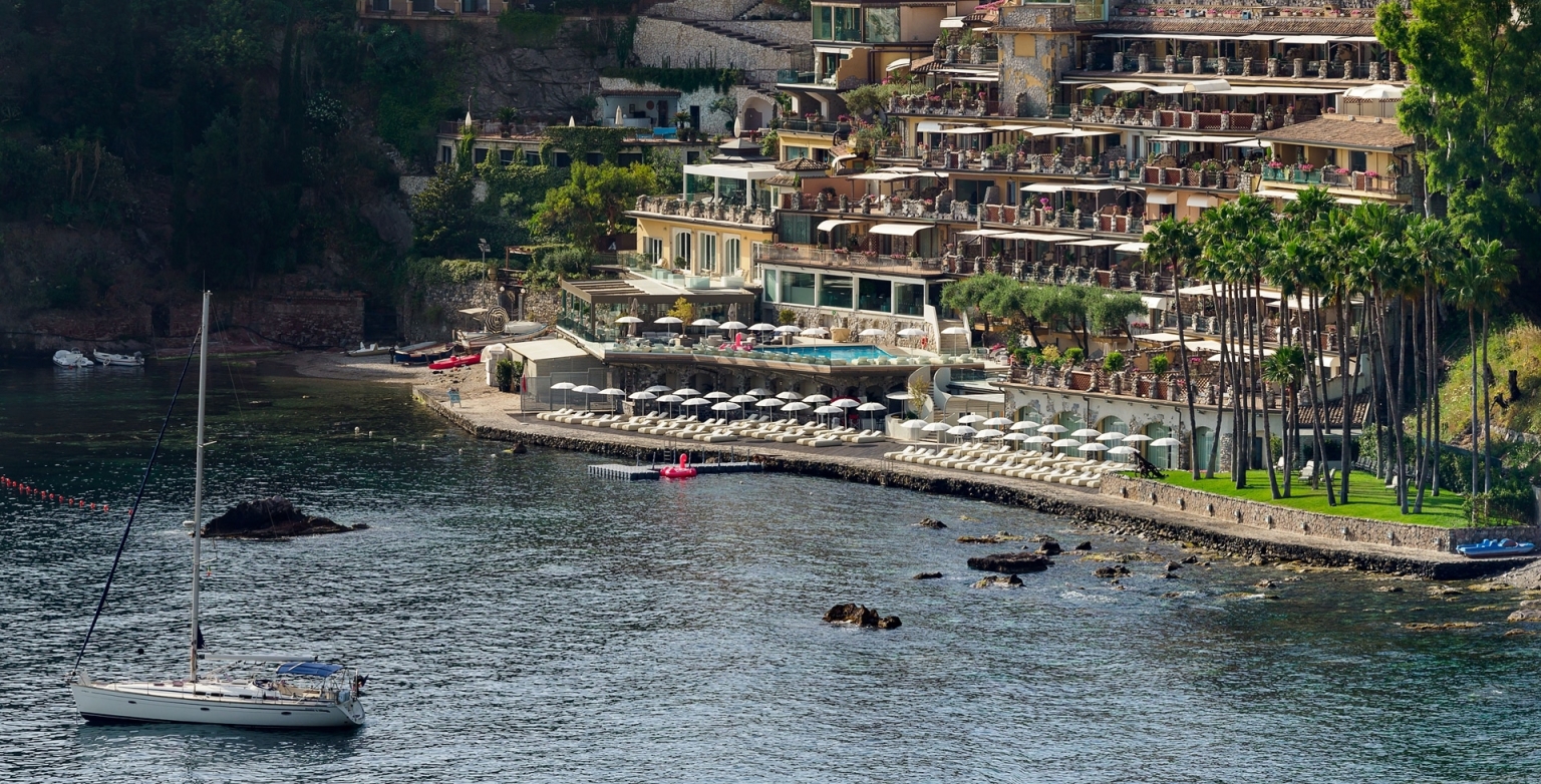 Sizilien Hotel Atlantis Bay Taormina Mare Bucht direkt Meer Swimming Pool Terrasse