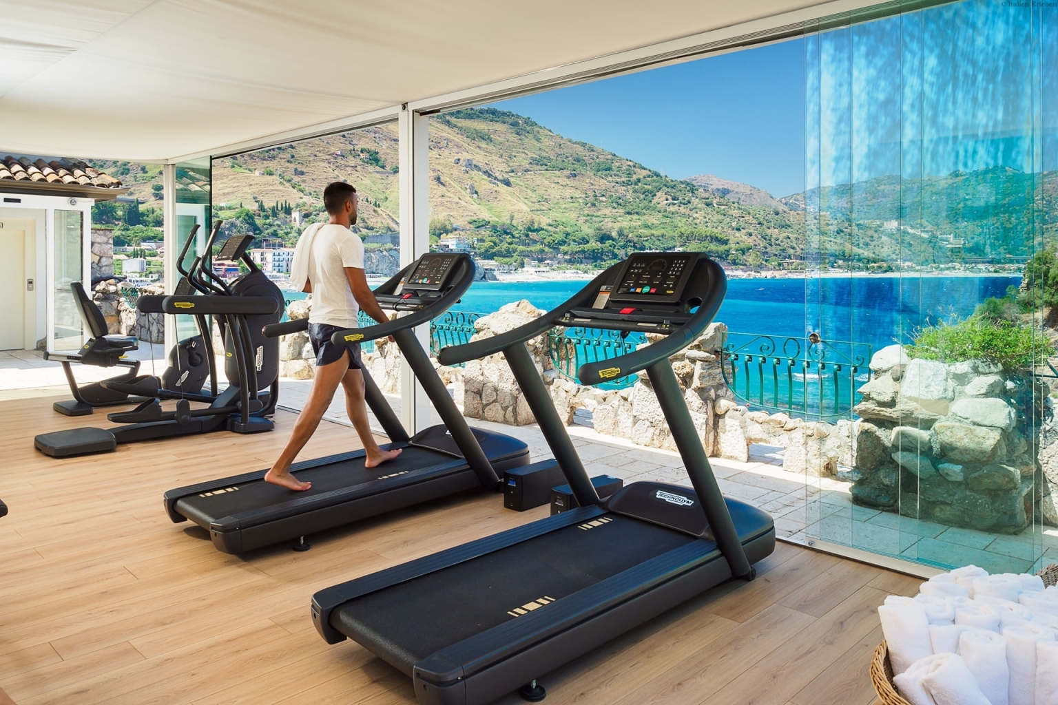 Sizilien Hotel Atlantis Bay Taormina Mare Bucht direkt Meer Swimming Pool Terrasse Fitness