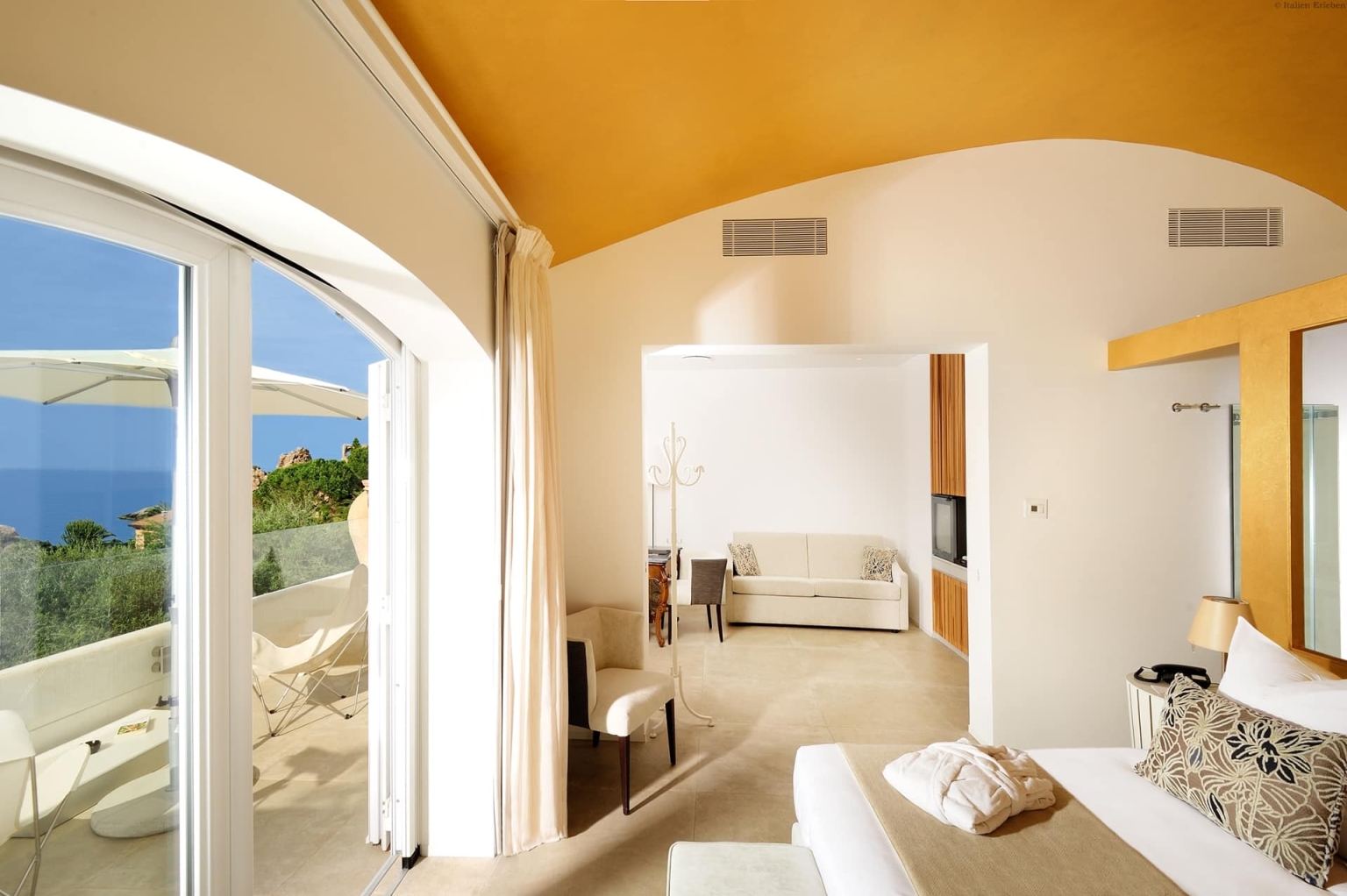 Sizilien Hotel Le Calette Cefalu Meer Resort Anlage Park Garten Bucht Meerzugang Meerblick Zimmer Suite