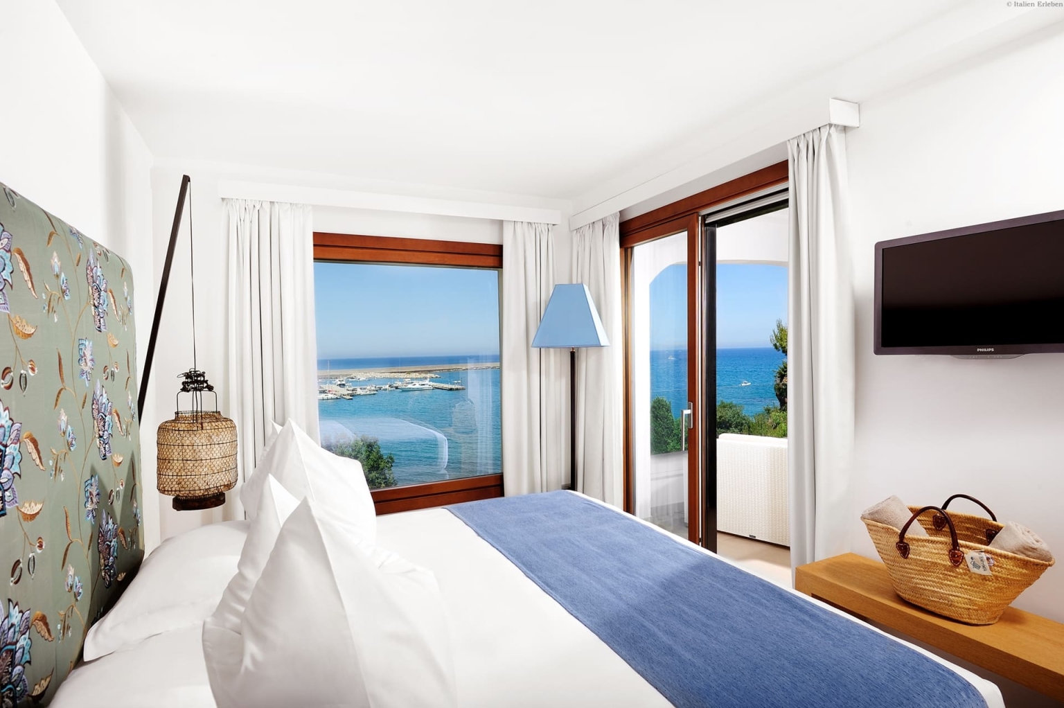 Sizilien Hotel Le Calette Cefalu Meer Resort Anlage Park Garten Bucht Meerzugang Meerblick Zimmer Suite