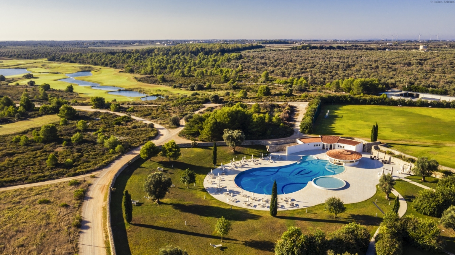 Apulien Golf Resort Acaya Lecce Salento 18 Loch Anlage modern Landschaft Wellness Außenansicht Panorama