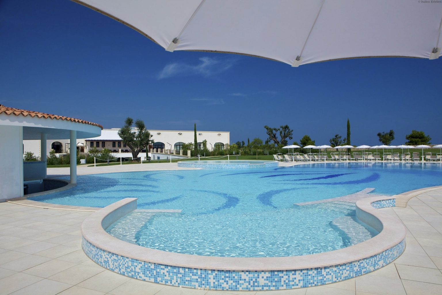 Apulien Golf Resort Acaya Lecce Salento 18 Loch Anlage modern Landschaft Wellness Pool