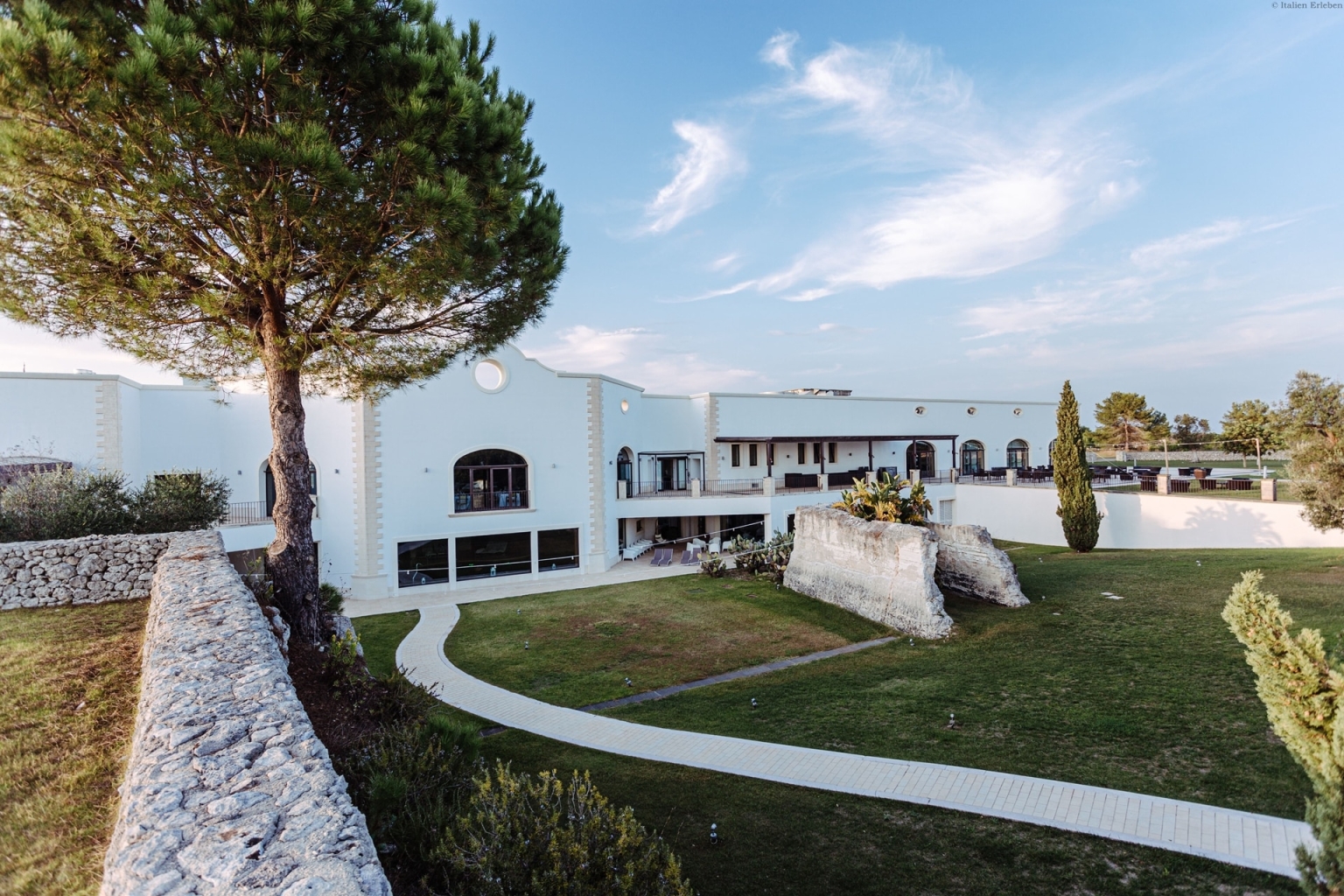 Apulien Golf Resort Acaya Lecce Salento 18 Loch Anlage modern Landschaft Wellness außen