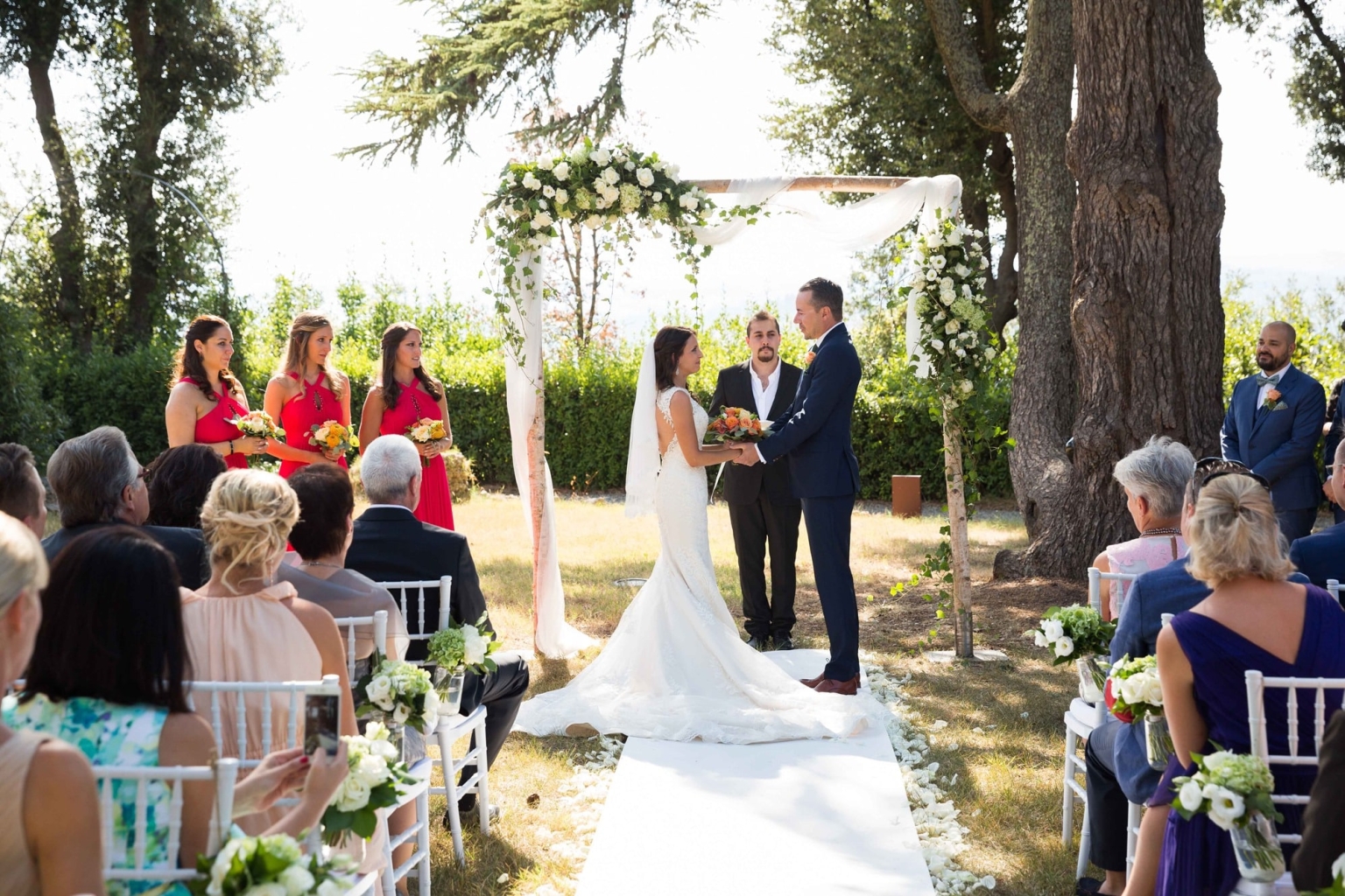 Toskana Castelfalfi Resort Hochzeit Trauung im Freien Garten