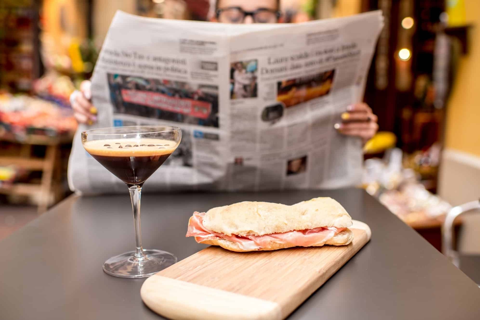 Italien Kulinarik Genuss Wein Essen genießen Bar Kaffee Cafe shakerato Panino Zeitung