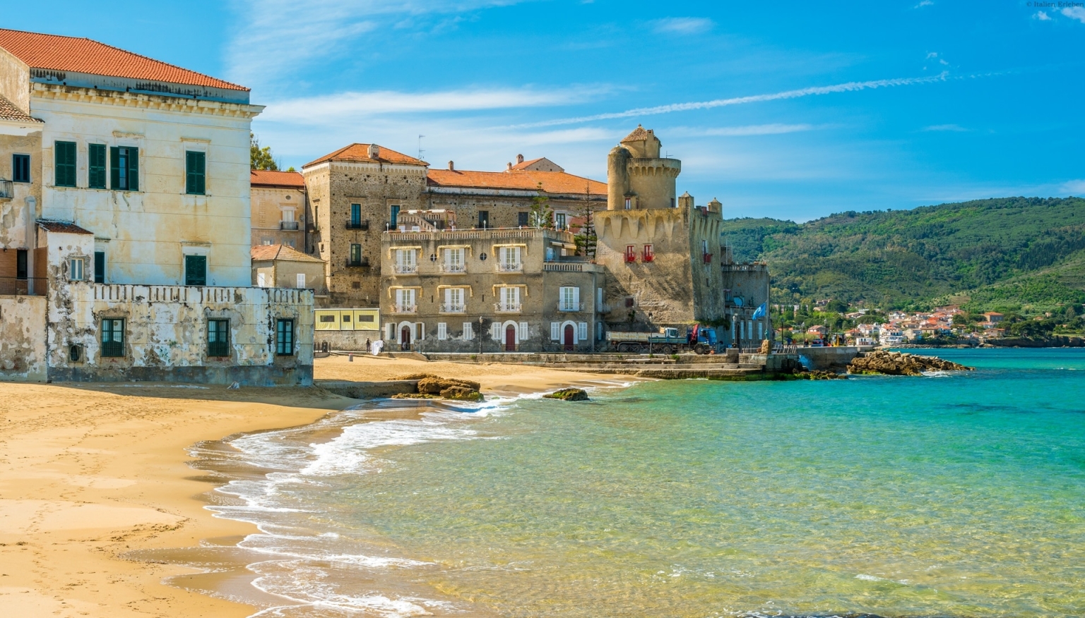 Kampanien Cilento südlich Amalfiküste Castellabate am Meer Strand