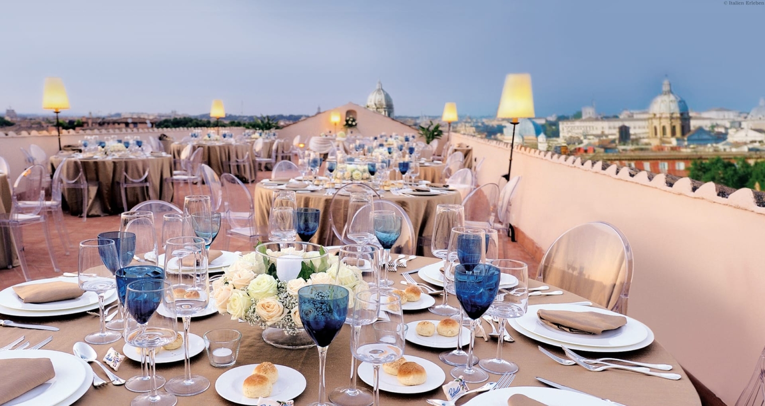 Italien Rom Roof Top Hotel Restaurant Abendessen Panoramablick Event gedeckte Tische