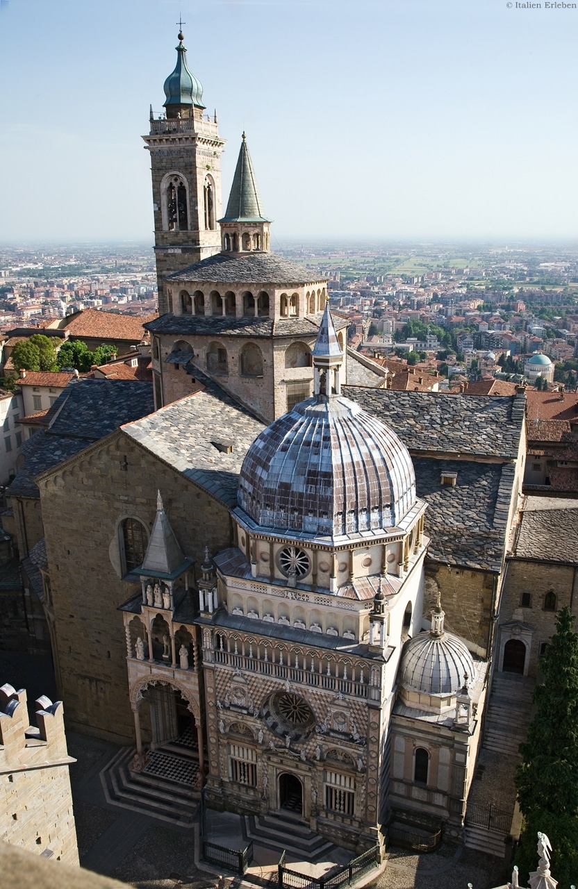 Lombardei Bergamo Luftbild Kirche Dom