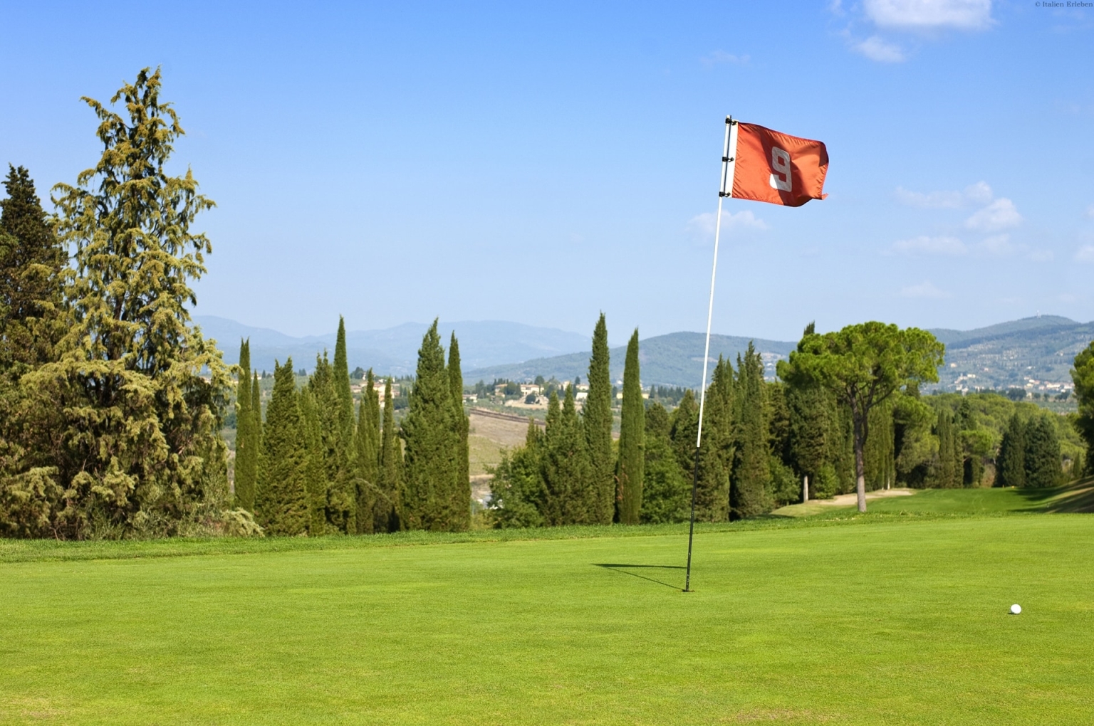 Golf Golfreisen Italien Toskana Green Fahne
