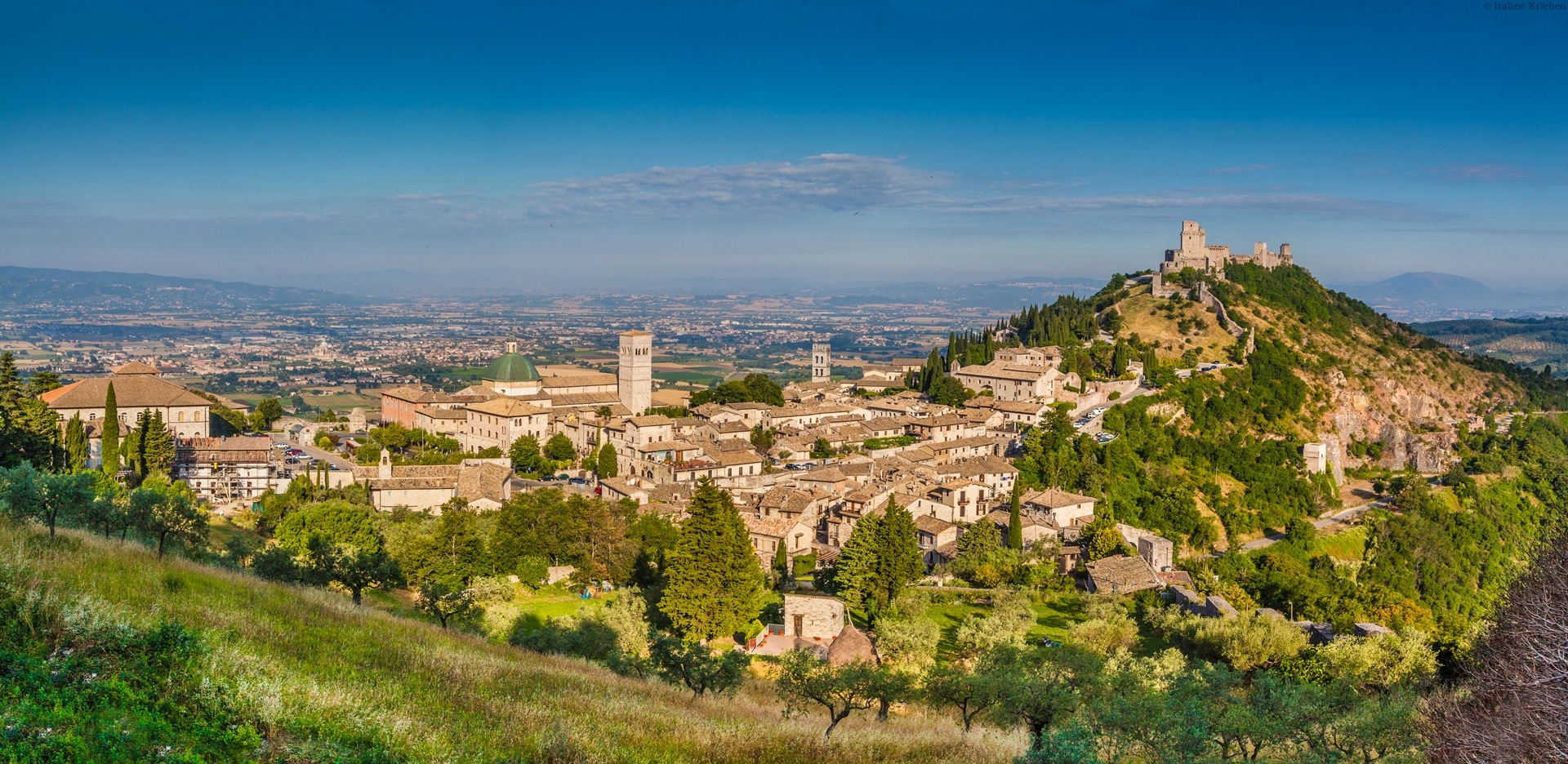 Umbrien grünes Herz Italiens Kultur Assisi Landschaft Panorama Hügel grün