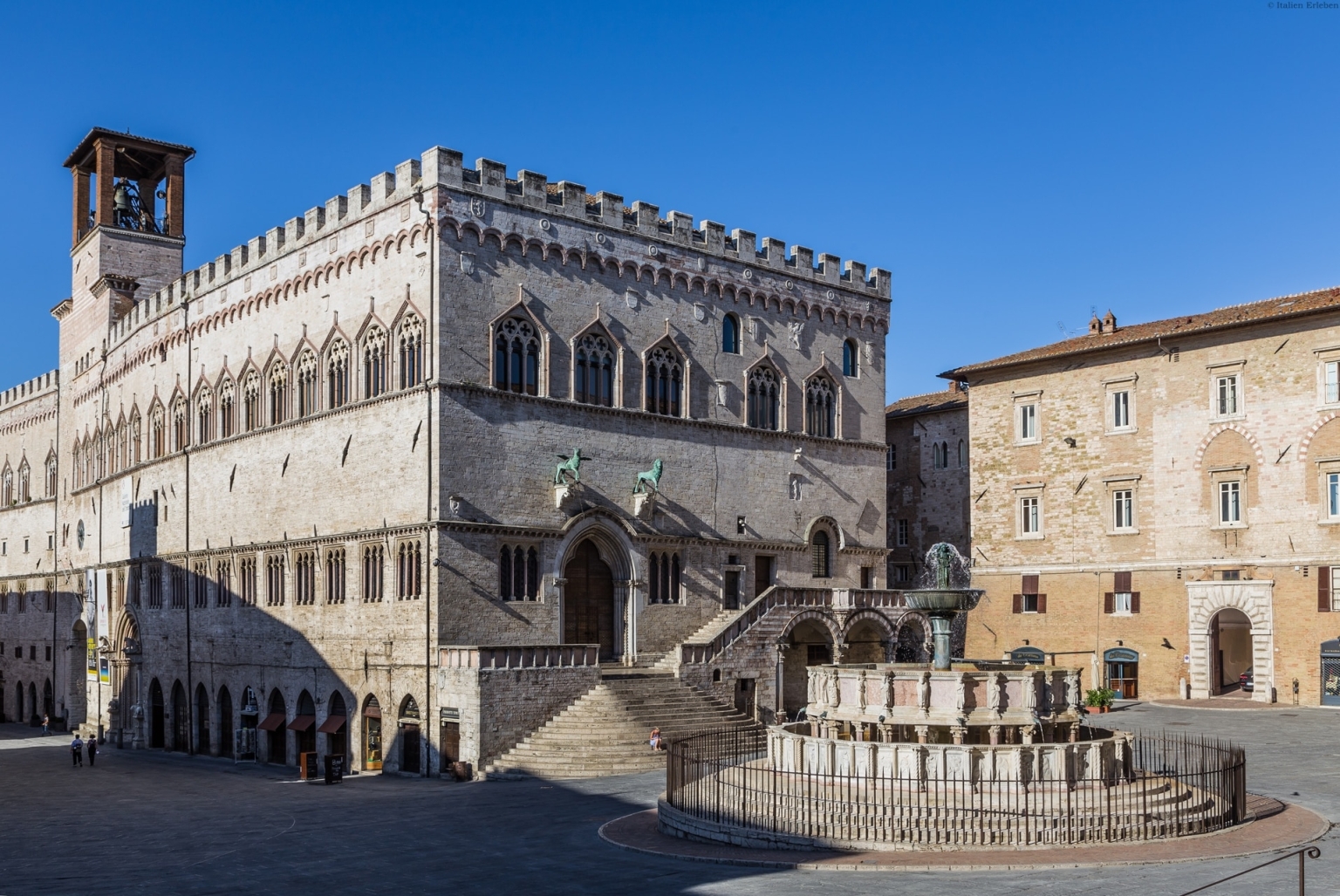 Umbrien grünes Herz Italiens Kultur Perugia Platz Brunne Palazzo Palast