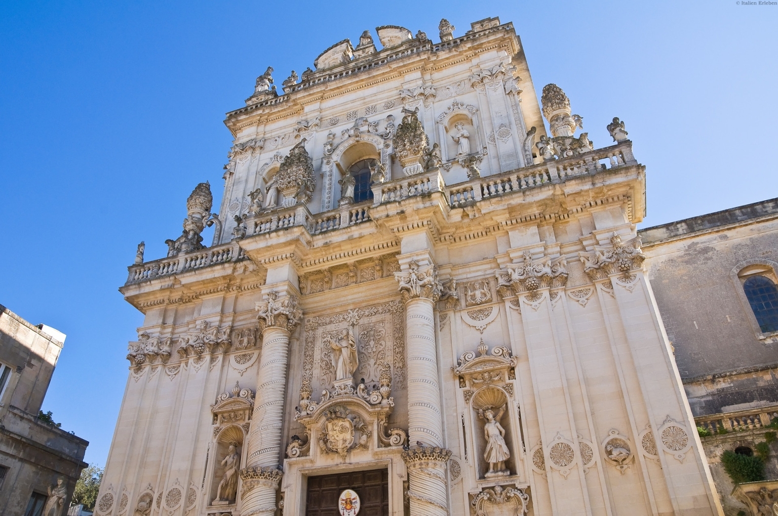 Apulien Kultur steinerne Monumente Lecce Barock verziert Fassade Dom