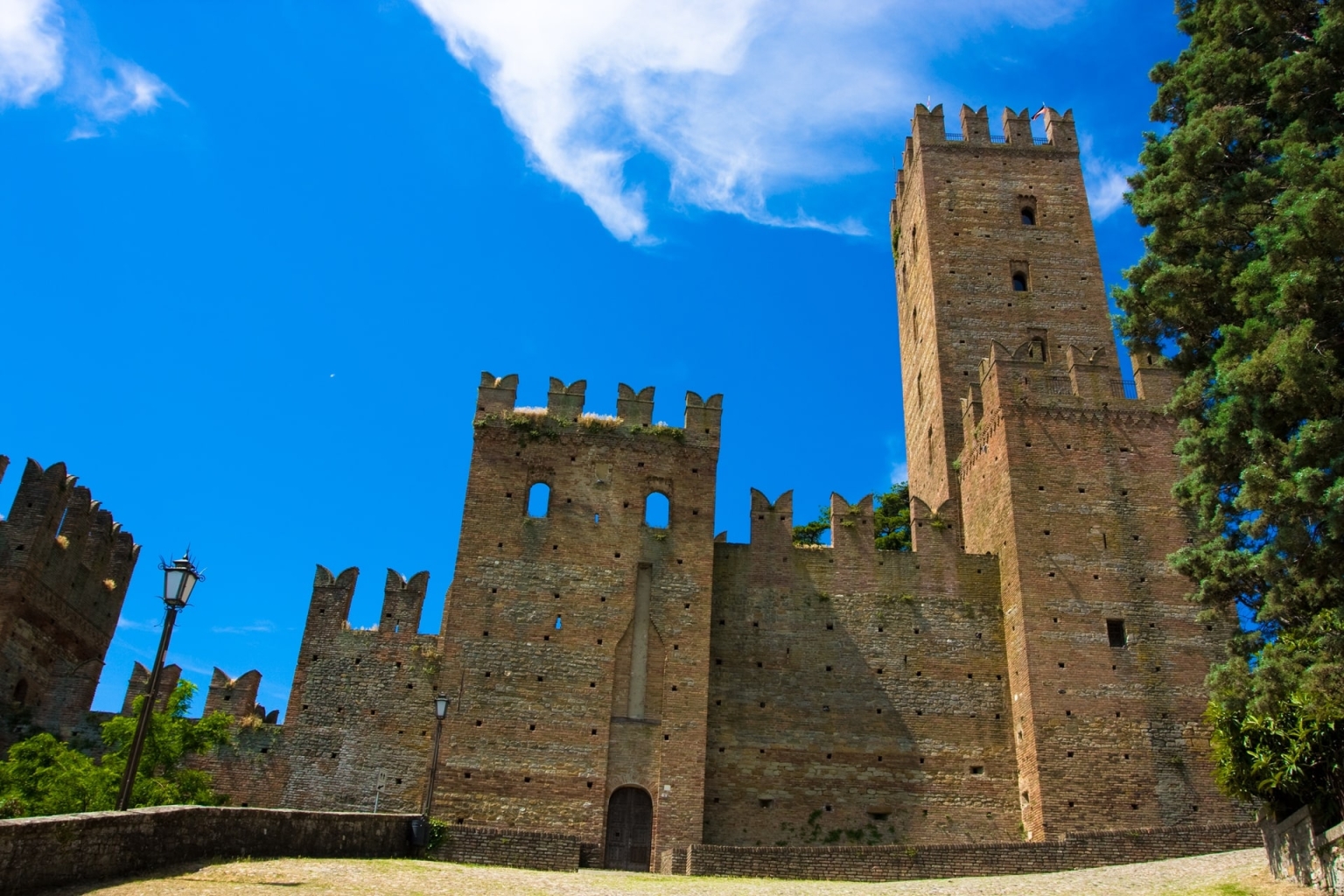 Emilia Romagna Kultur Genuss Castell Arquato Festung Turm