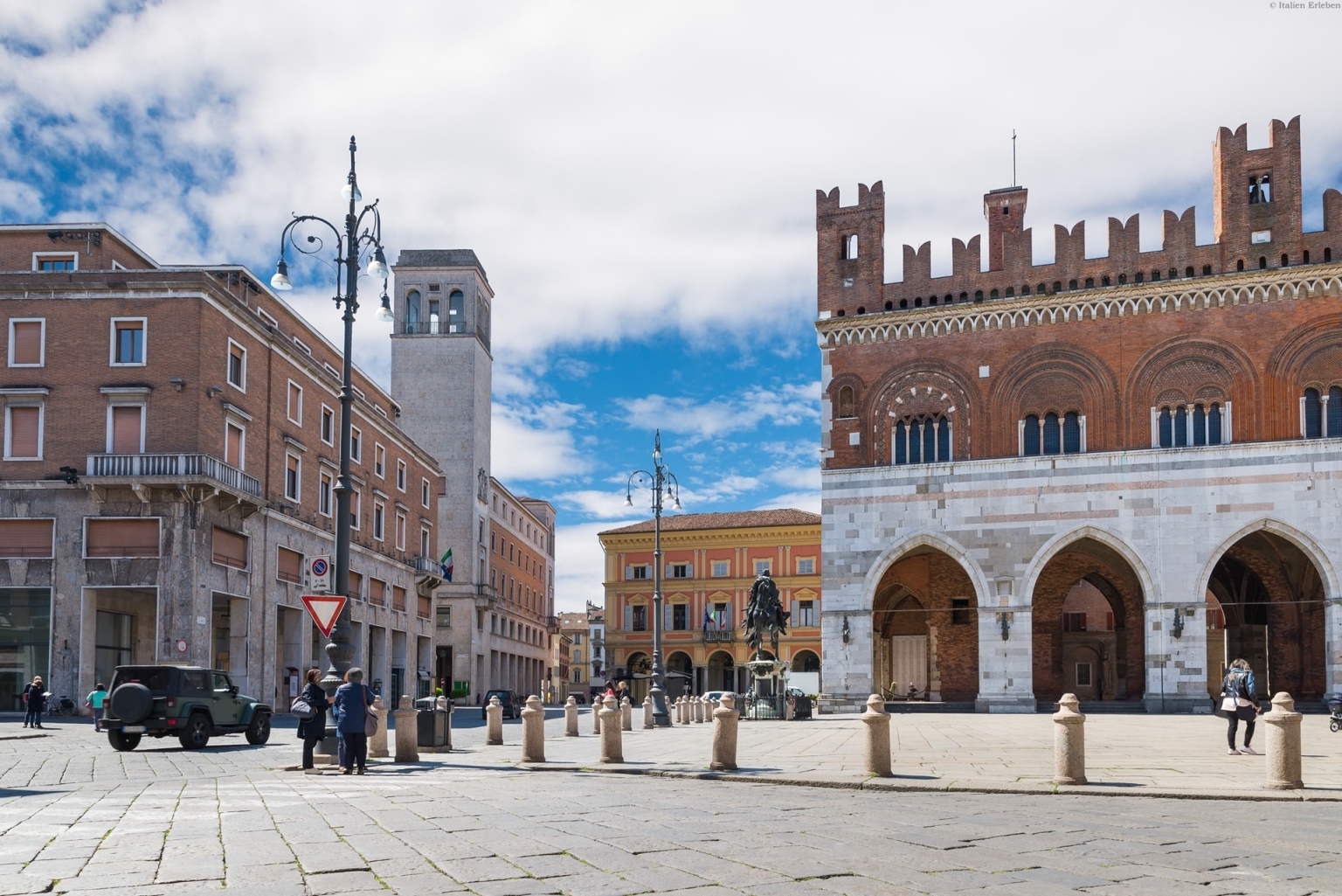 Emilia Romagna Kultur Genuss Piacenza Piazza Platz